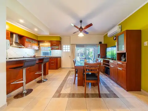 Casa en Venta con 4 cocheras