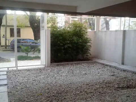 VENTA DE COCHERA DESCUBIERTA EN SAN ISIDRO