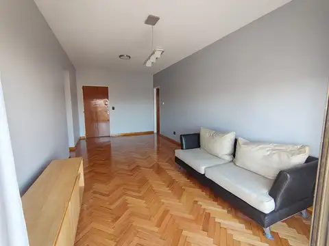 Impecable Departamento de 3 Ambientes con Balcón,  Cochera y Baulera en Caballito