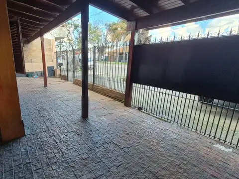 Venta Casa 4 amb, quincho, pileta, Ciudad Evita