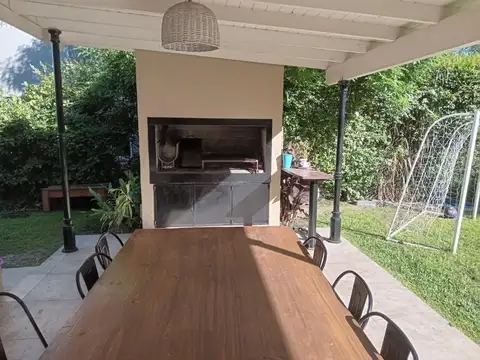 Casa 5 ambientes con 3 baños