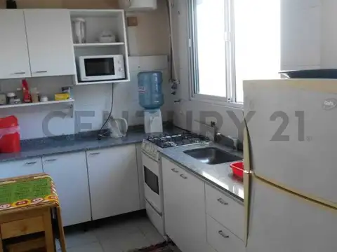 Azcuénaga 900, Piso 0