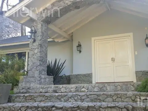 Casa en Venta con 6 cocheras
