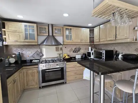 Casa venta 4 habitaciones parque piscina Ituzaingo norte