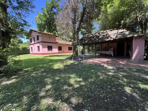 Casa 6 ambientes con 2 baños