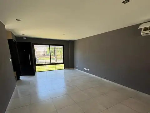 Depto Tipo Casa en Alquiler en Ituzaingo, $ 1.500.000