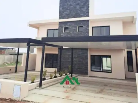 Casa a estrenar en Docta – 3 dormitorios, 2 plantas y cochera doble. Barrio con Seguridad.