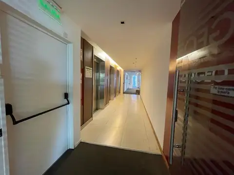 Oficina en Venta con 18 cocheras