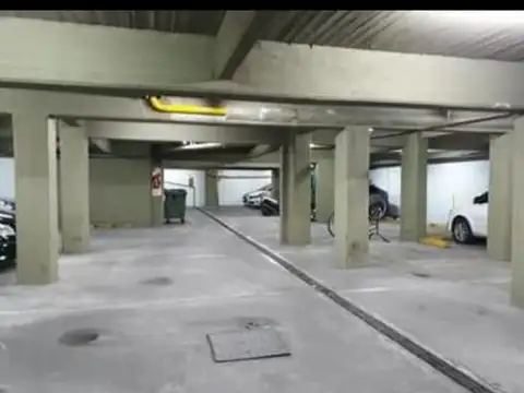 Venta De Cochera Cubierta En Caseros Centro