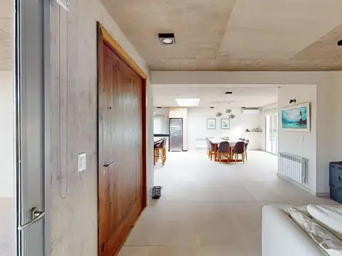 Casa 6 ambientes con 5 baños