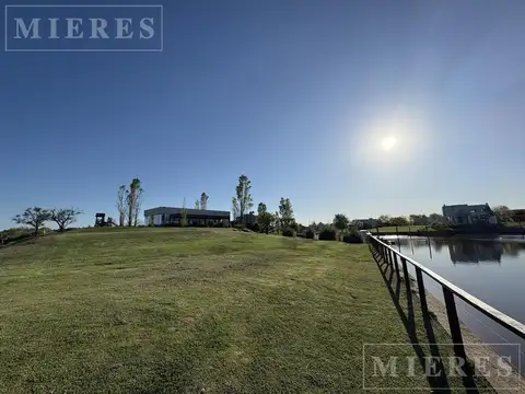 Casa en Alquiler con 2 cocheras