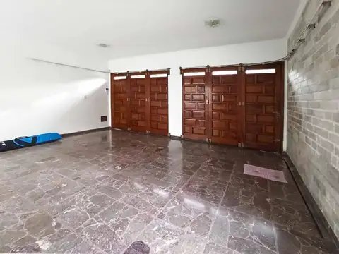 Casa en Venta con 4 cocheras