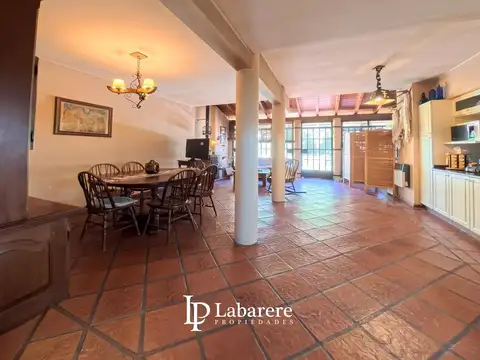 Casa en Venta con 3 cocheras