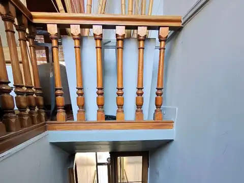 Dean Funes 600, Piso 1