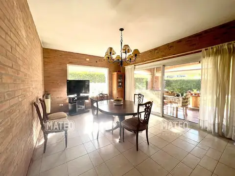 Casa 5 ambientes con 3 baños