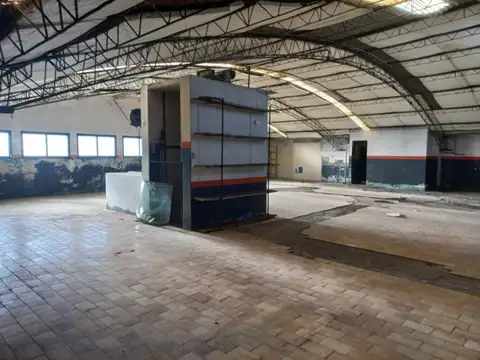 EXCELENTE GALPÓN INDUSTRIAL EN ALQUILER DE 1250 m2 sobre Av Cabildo