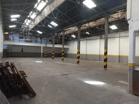 EXCELENTE GALPÓN INDUSTRIAL EN ALQUILER DE 1250 m2 sobre Av Cabildo