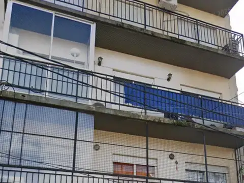 Depto 3amb en excelente ubicación(Saavedra 200-Ramos Mejía)