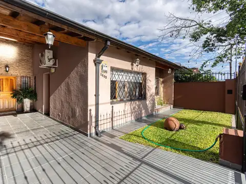 Casa 4 ambientes con 2 baños