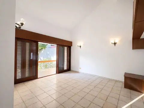 VENTA CASA 3 DORM Y ESCRITORIO BARRIO ARGUELLO