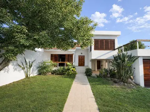 VENTA CASA 3 DORM Y ESCRITORIO BARRIO ARGUELLO