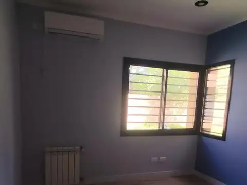 Casa 6 ambientes con 2 baños