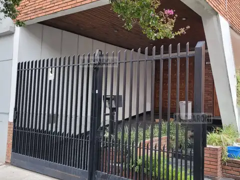 Casa - Venta - Argentina, Capital Federal -  PIERES 946
