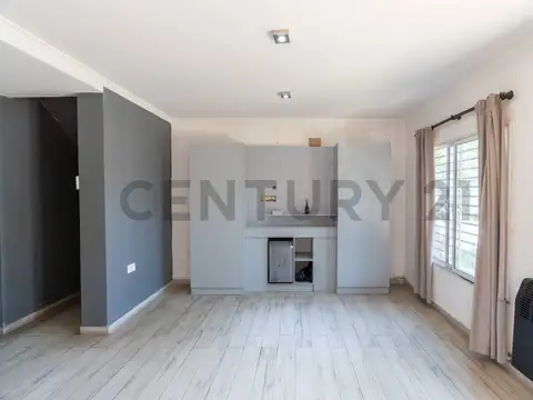 Casa en Venta con 3 cocheras