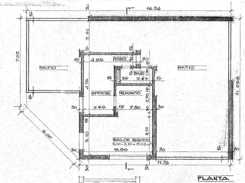Excelente espacio para comercio, con posibilidad de uso para vivienda a refaccionar o constructoras