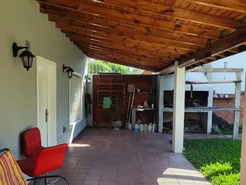 Casa 5 ambientes con 3 baños