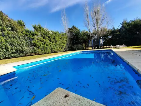 Casa venta La Candida con piscina - La Plata
