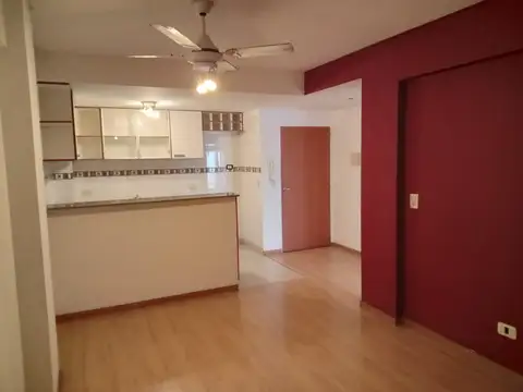 2 AMBIENTES AL FRENTE CON BALCÓN en alquiler en Constitución