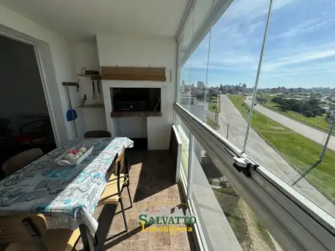 DEPARTAMENTO DE 2 AMBIENTES FRENTE AL MAR MODERNO CON COCHERA CUBIERTA !