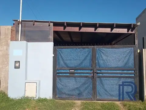 Casa en venta c/ cochera en Villa Duprat