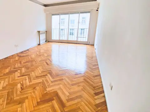 Departamento de 3 Ambientes con Dependencia y Cochera Fija Cubierta