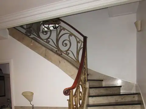 CASA CENTRO RAMOS MEJIA, SOBRE LOTE DE 8.66 X 55 MTS