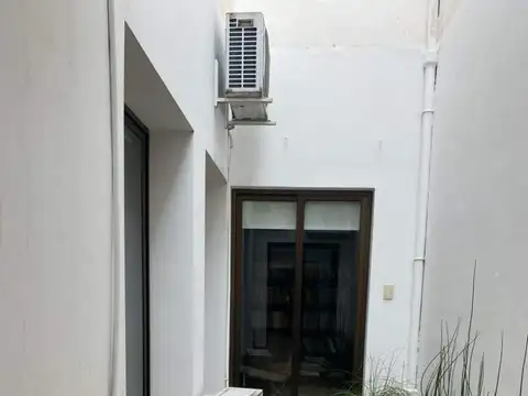 Oficina 10 ambientes con 2 baños