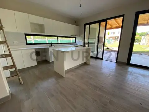 Casa en Venta en Pilar del Este - Santa Guadalupe, USD 289.000