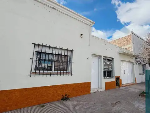 Casa en venta c/ cochera en Universitario