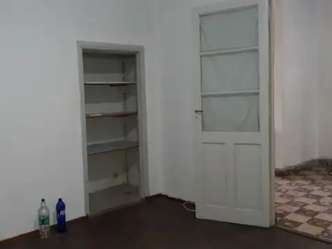 Casa 5 ambientes con 1 baño