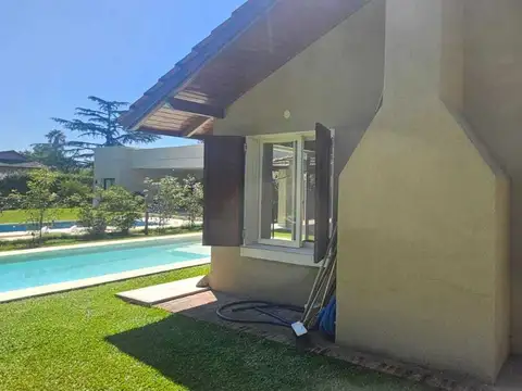 Casa en Venta con 5 cocheras