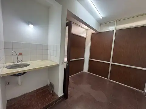 Oficina 4 ambientes con 1 baño