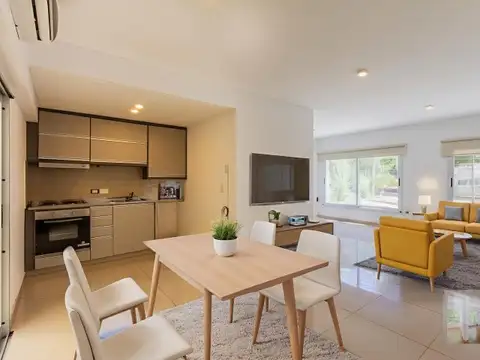 Departamento Monoambiente al frente con patio y cochera cubierta