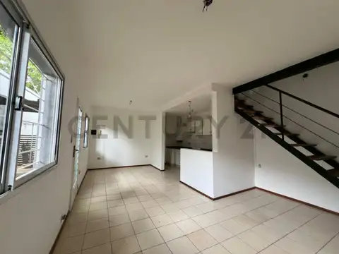 Venta Dúplex de 2 Dormitorios en Remedios Escalada de San Martín, Rosario