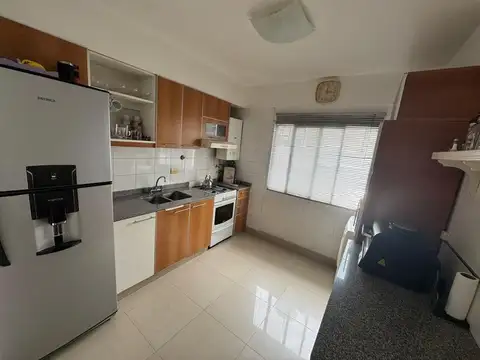 VENTA HERMOSO PH TODO LUZ BALCON TERRAZA PRIVADA