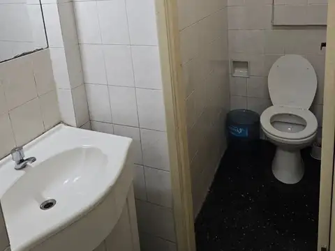 Oficina comercial al contra-frente de 14m2 totales en excelente ubicacion 