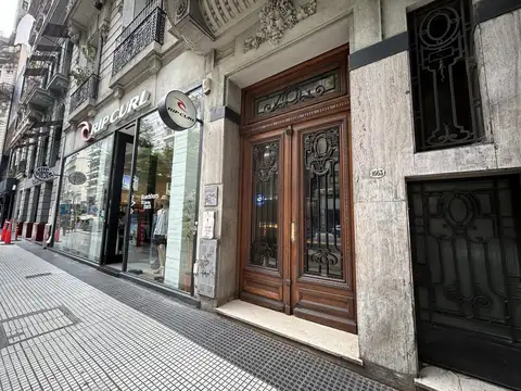 Santa Fe av. al 1600 entre Rodríguez Peña y Montevideo