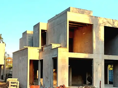 Casa 4 ambientes con 2 baños