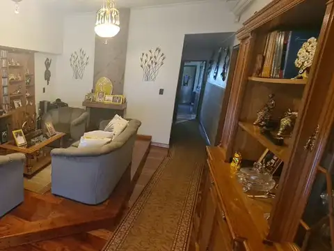 Casa en Venta con 4 cocheras