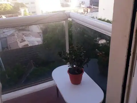 VENTA DEPTO 1 AMB Y MEDIO A LA CALLE CON BALCON